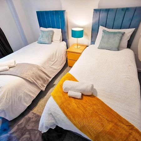 Lovely 2-Bedroom Apartment, Free Parking Manchester Dış mekan fotoğraf