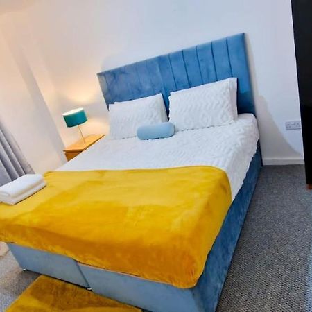 Lovely 2-Bedroom Apartment, Free Parking Manchester Dış mekan fotoğraf