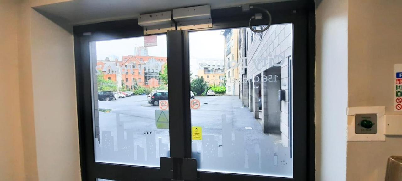 Lovely 2-Bedroom Apartment, Free Parking Manchester Dış mekan fotoğraf