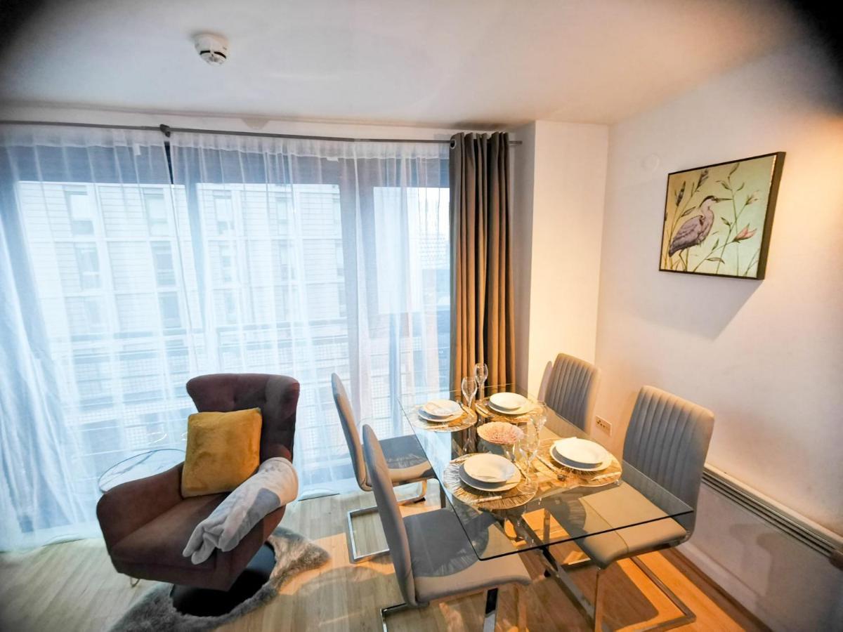Lovely 2-Bedroom Apartment, Free Parking Manchester Dış mekan fotoğraf