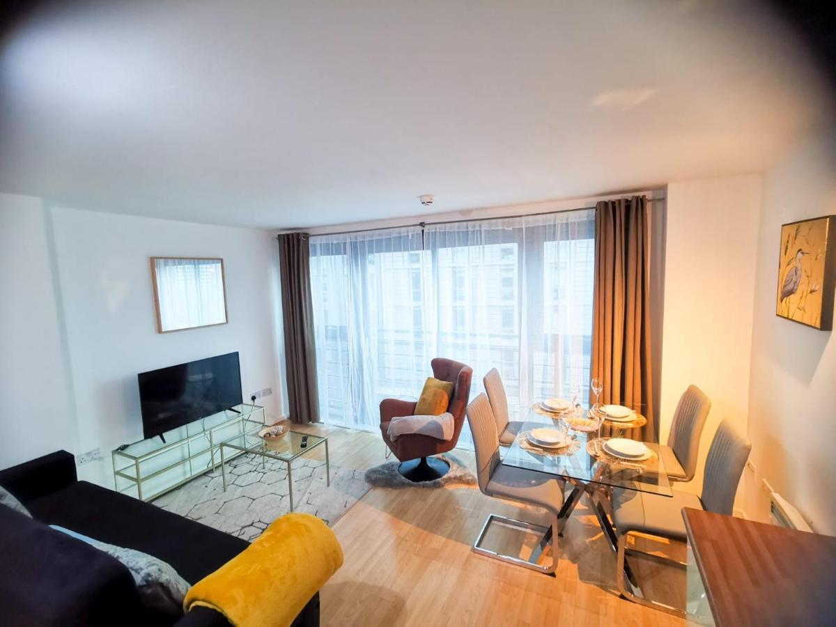 Lovely 2-Bedroom Apartment, Free Parking Manchester Dış mekan fotoğraf