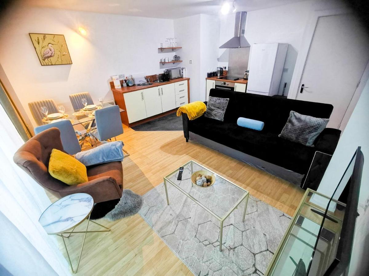 Lovely 2-Bedroom Apartment, Free Parking Manchester Dış mekan fotoğraf
