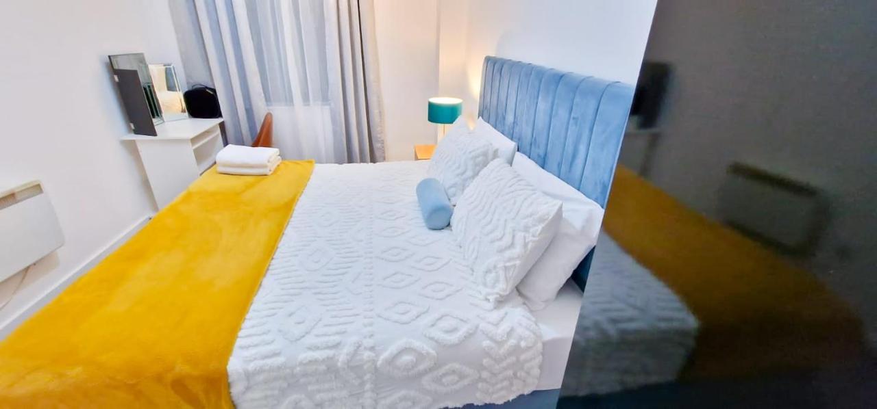 Lovely 2-Bedroom Apartment, Free Parking Manchester Dış mekan fotoğraf