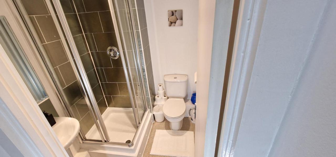 Lovely 2-Bedroom Apartment, Free Parking Manchester Dış mekan fotoğraf